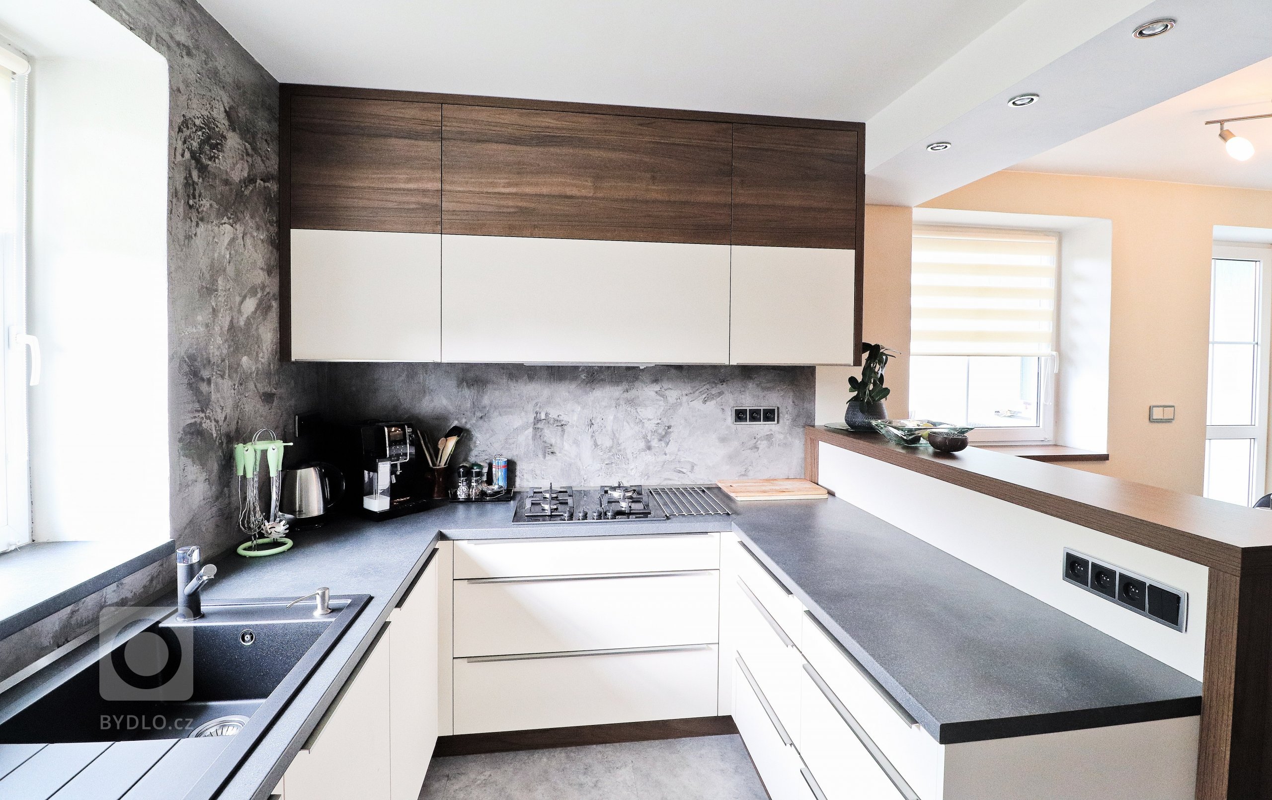 Přijde Vám, že lesklou kuchyňskou linku má již kdekdo? Buďte trochu originální a zvolte matnou povrchovou úpravu dvířek, jako naše nedávná klientka, které se…