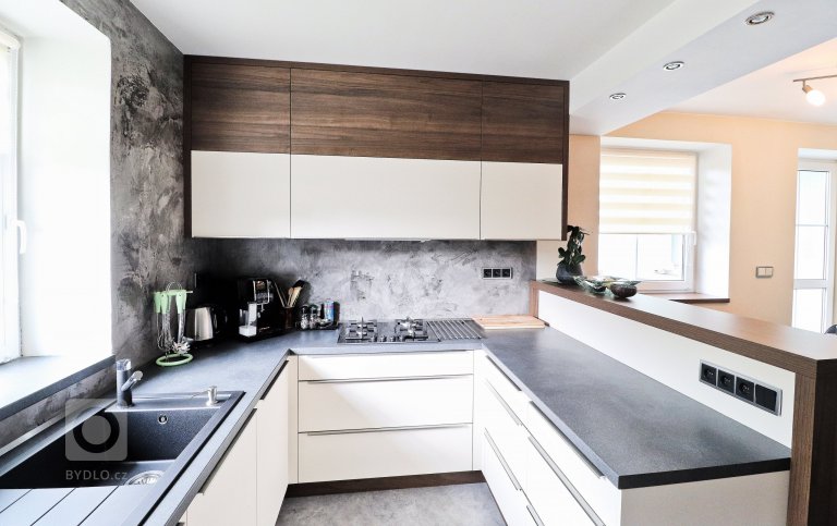 add picture to album