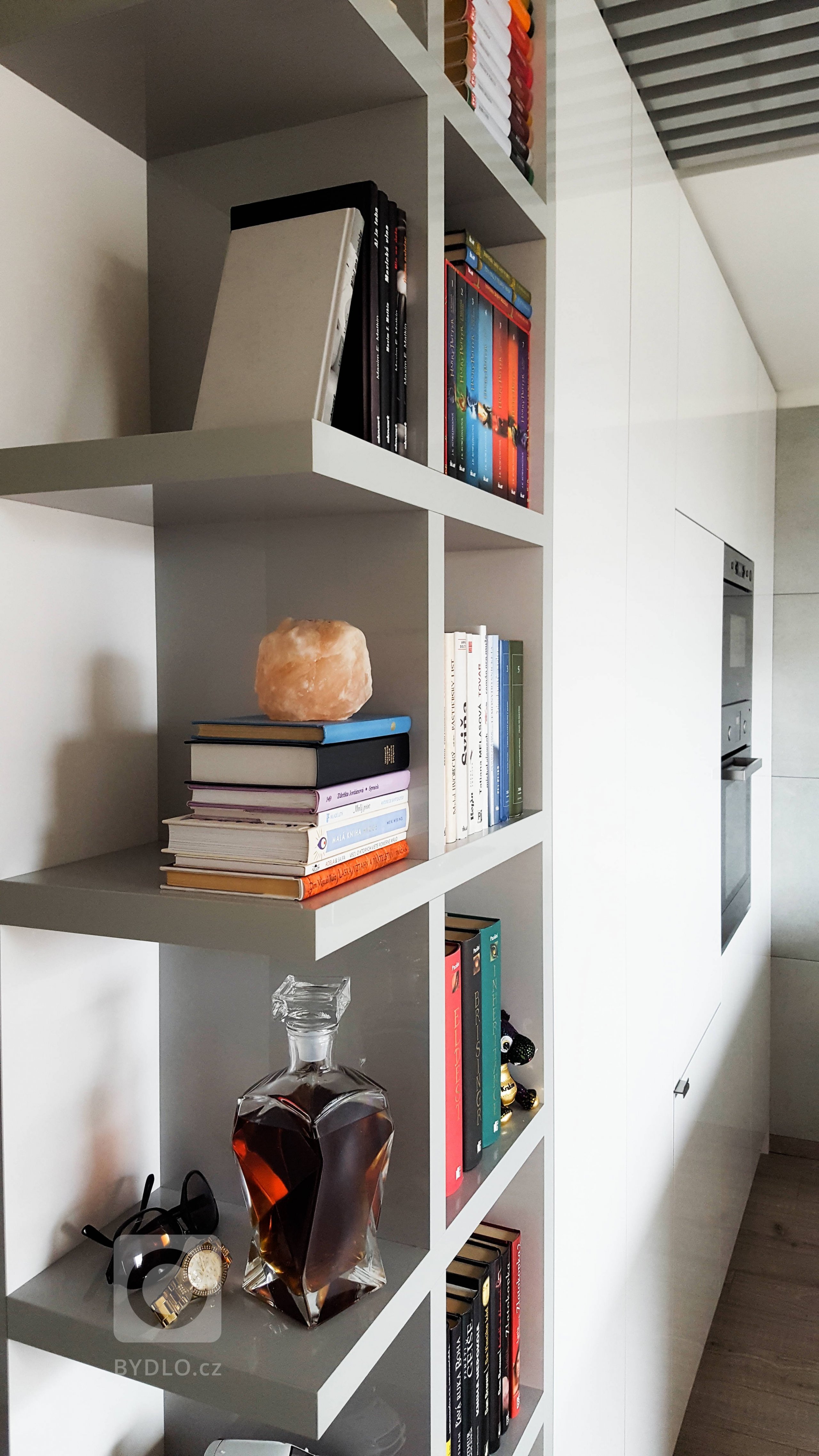 Jednoduchost a čistý design. Těmito dvěma slovy by se dal nazvat interiér tohoto menšího bytečku.

Pokud nemáte prostoru nazbyt, je třeba důmyslně využít…