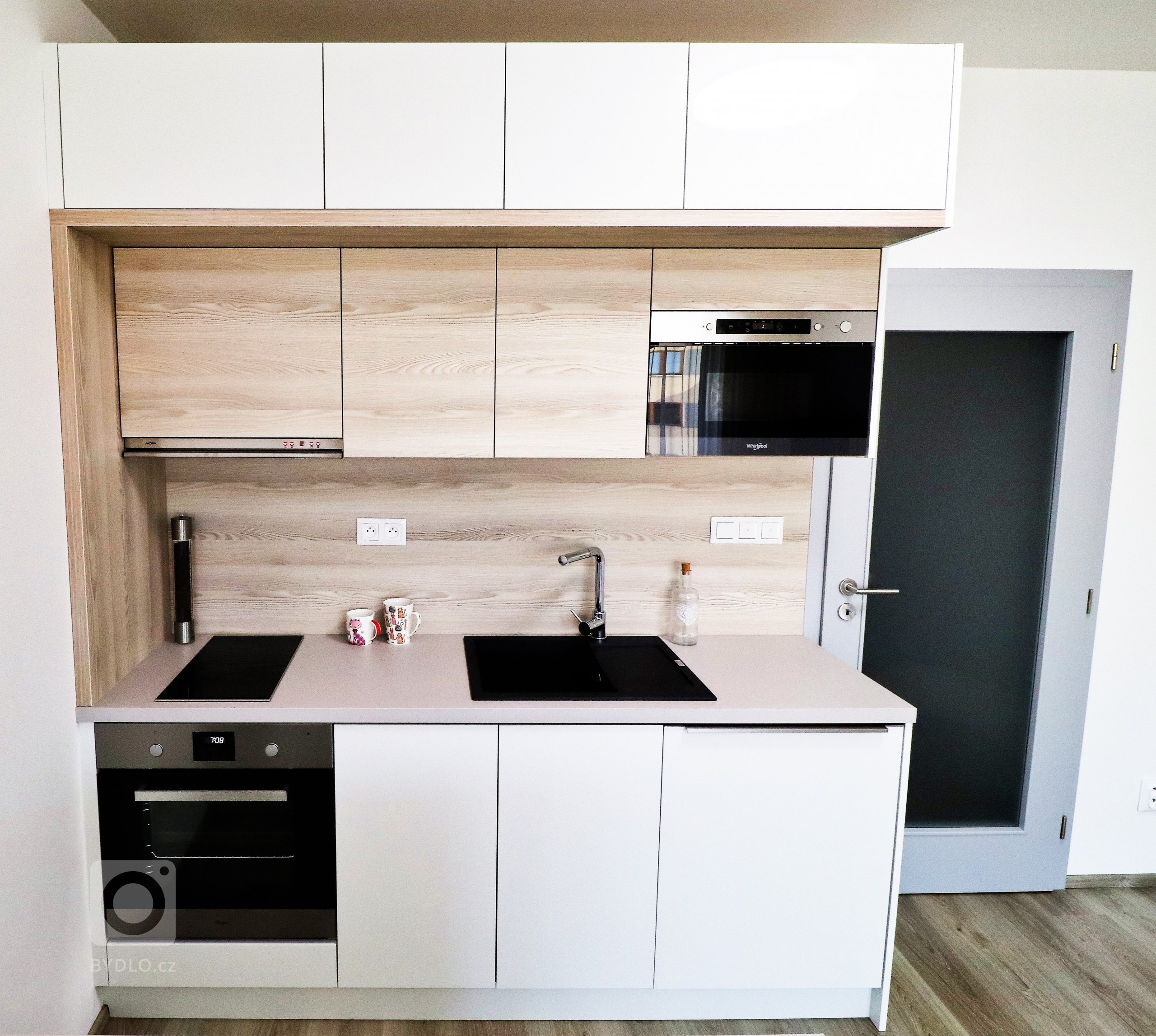 I v&nbsp;menších prostorech se dá vykouzlit útulný interiér.

V&nbsp;tomto 1+kk jsme se drželi světlých barev, jejichž použití je v&nbsp;ne příliš velkých…