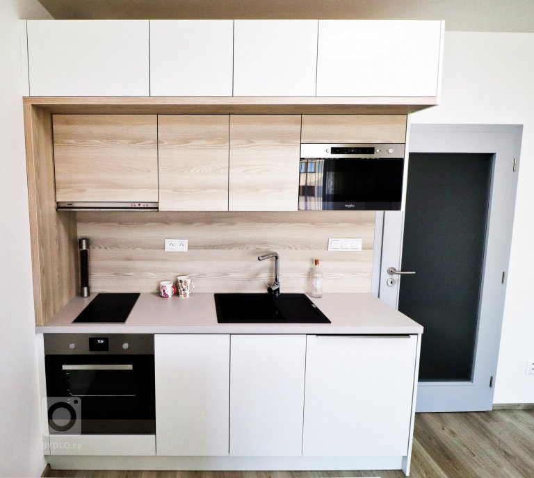 add picture to album