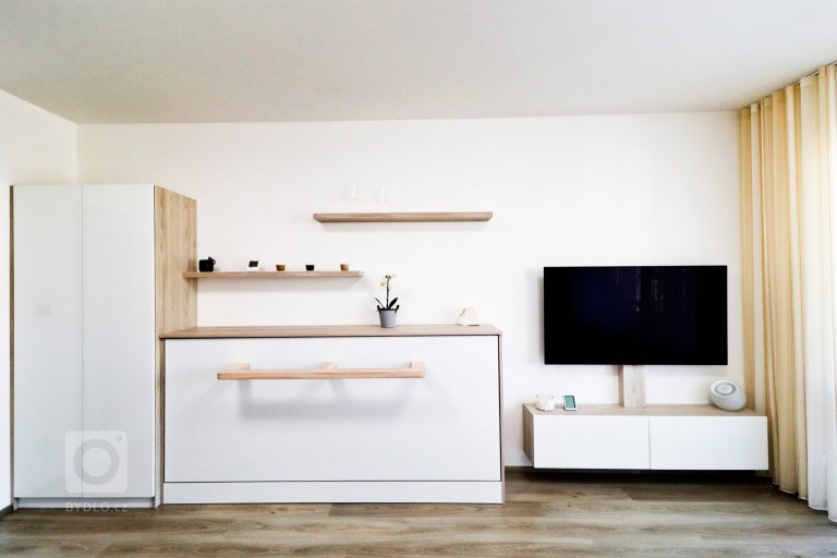 add picture to album