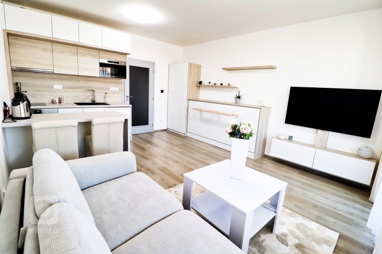 add picture to album