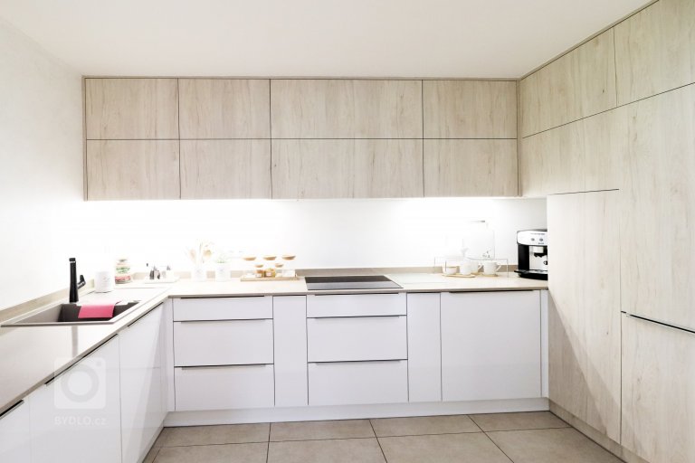 add picture to album