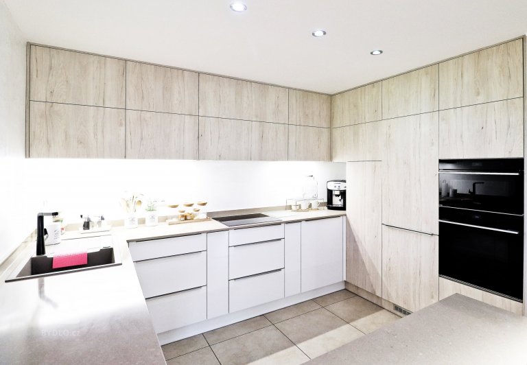 add picture to album