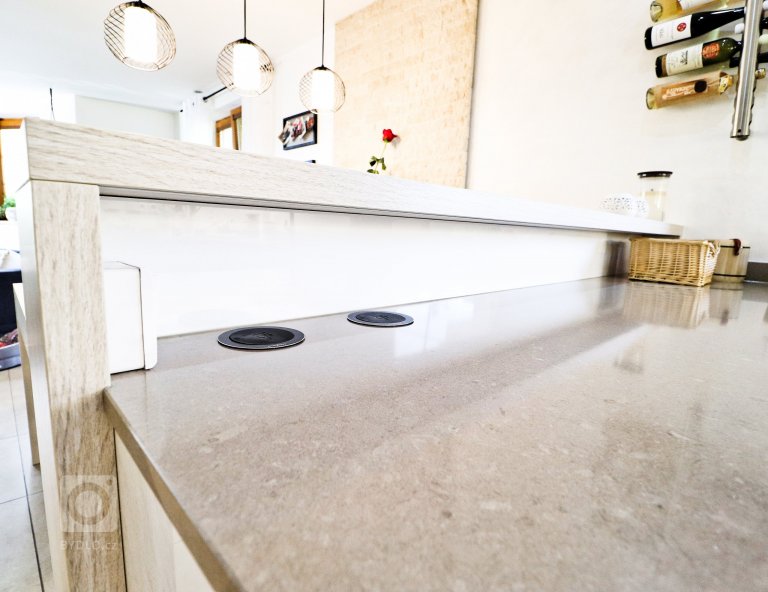 add picture to album