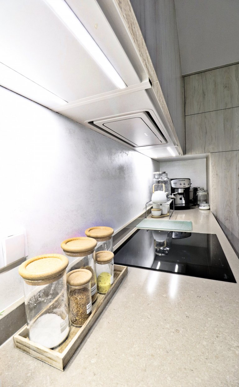 add picture to album