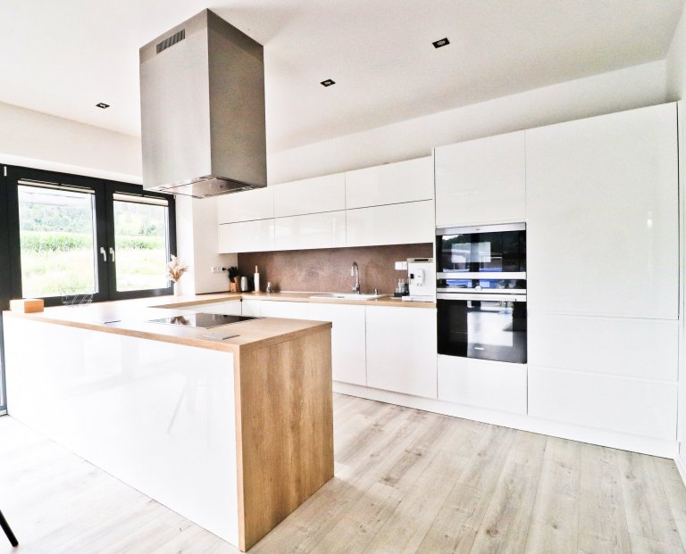 add picture to album