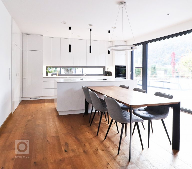 add picture to album