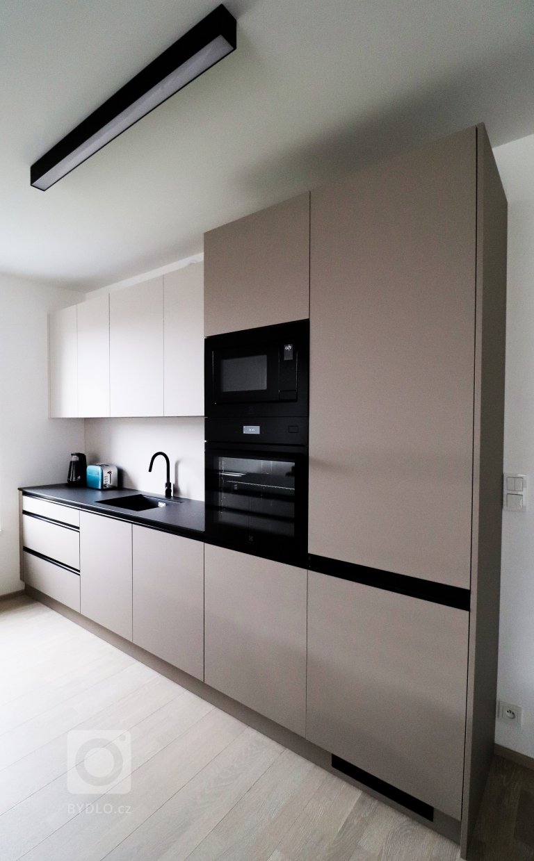 add picture to album