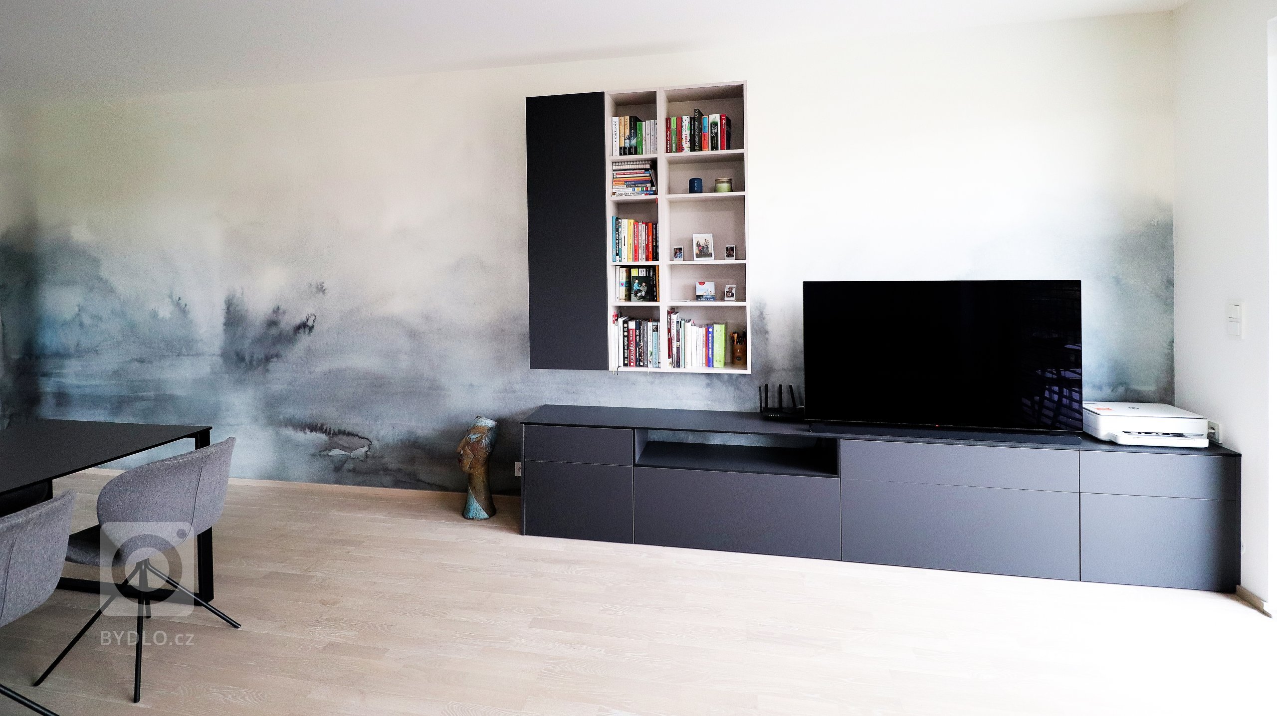 Bydlení Braník je nový pražský rezidenční areál, ve kterém jsme v&nbsp;jednom z&nbsp;bytů realizovali tento obývací pokoj s&nbsp;kuchyní.

Trendy řešením…