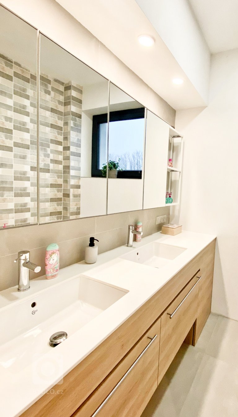 add picture to album