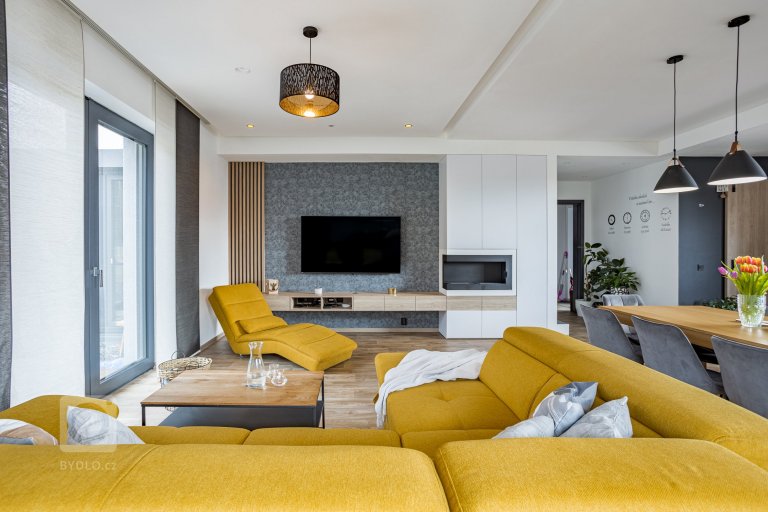 add picture to album