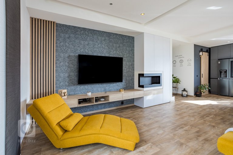 add picture to album