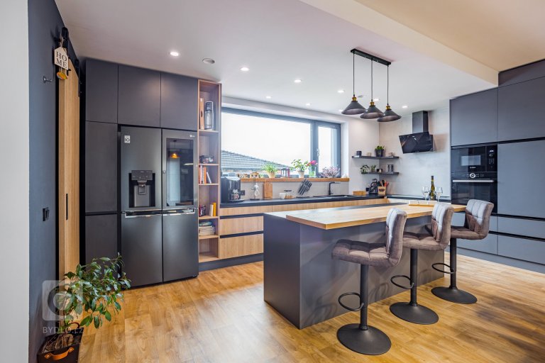 add picture to album