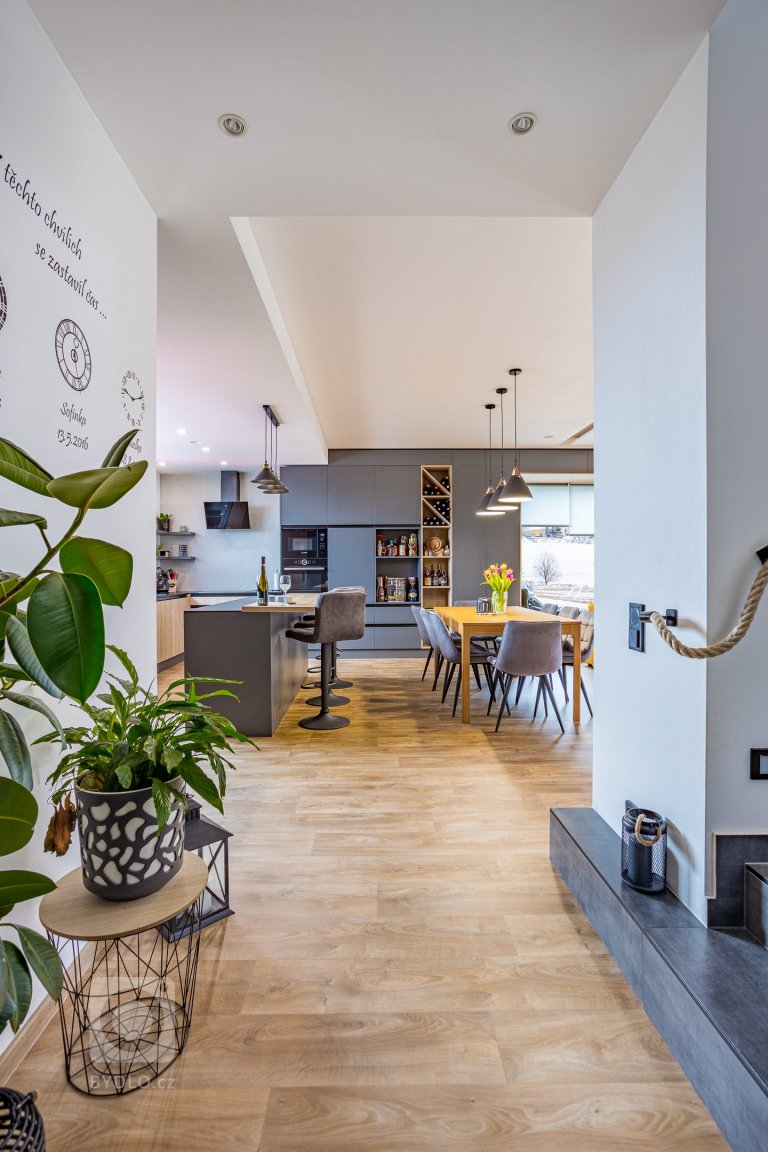 add picture to album