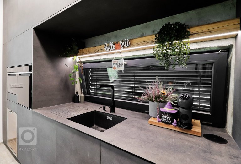 add picture to album