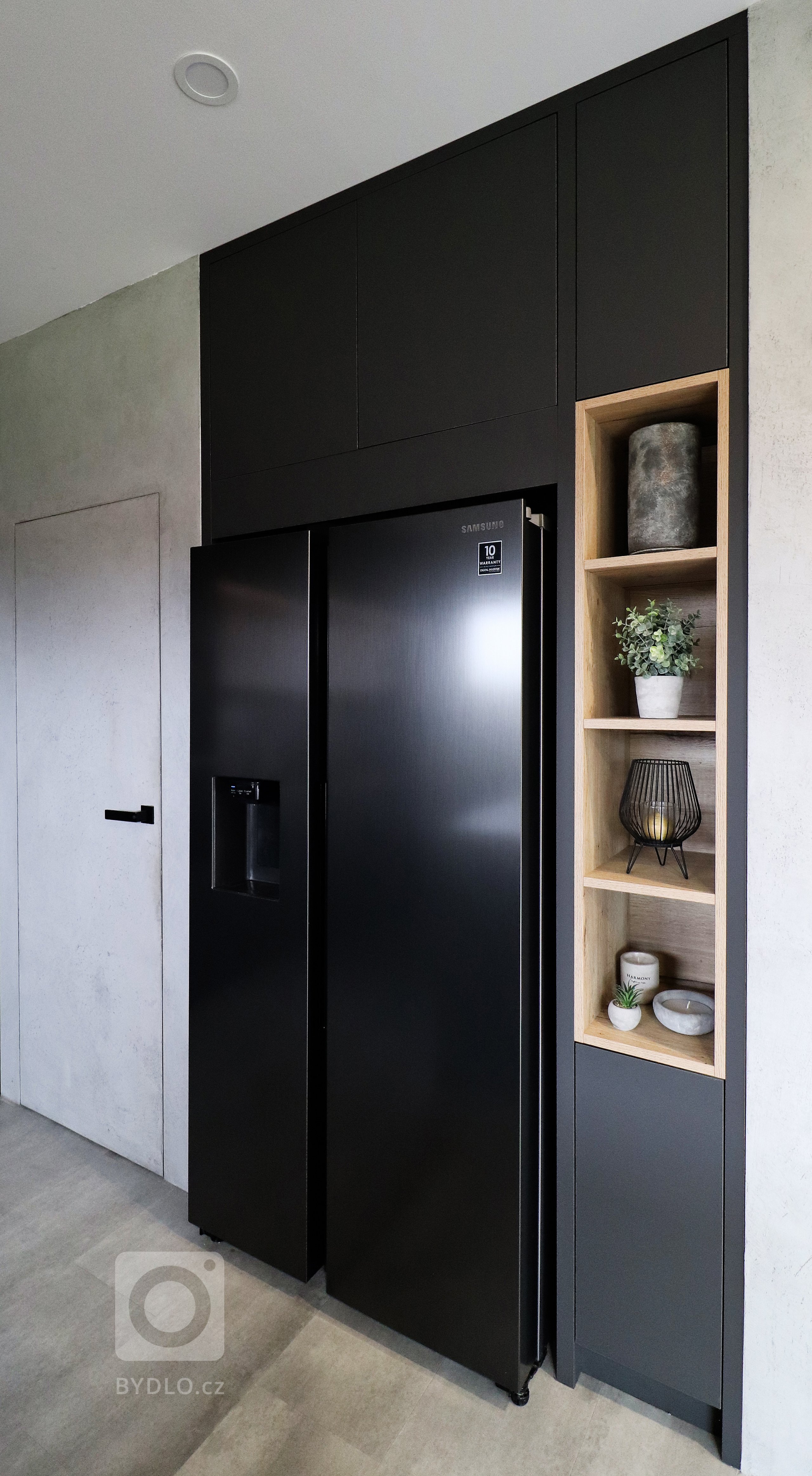 Tato realizace nás moooc bavila.

Barevný koncept byl ze strany zákazníků jasně daný a i když jsme se k&nbsp;focení dostali až po delší době od samotné…