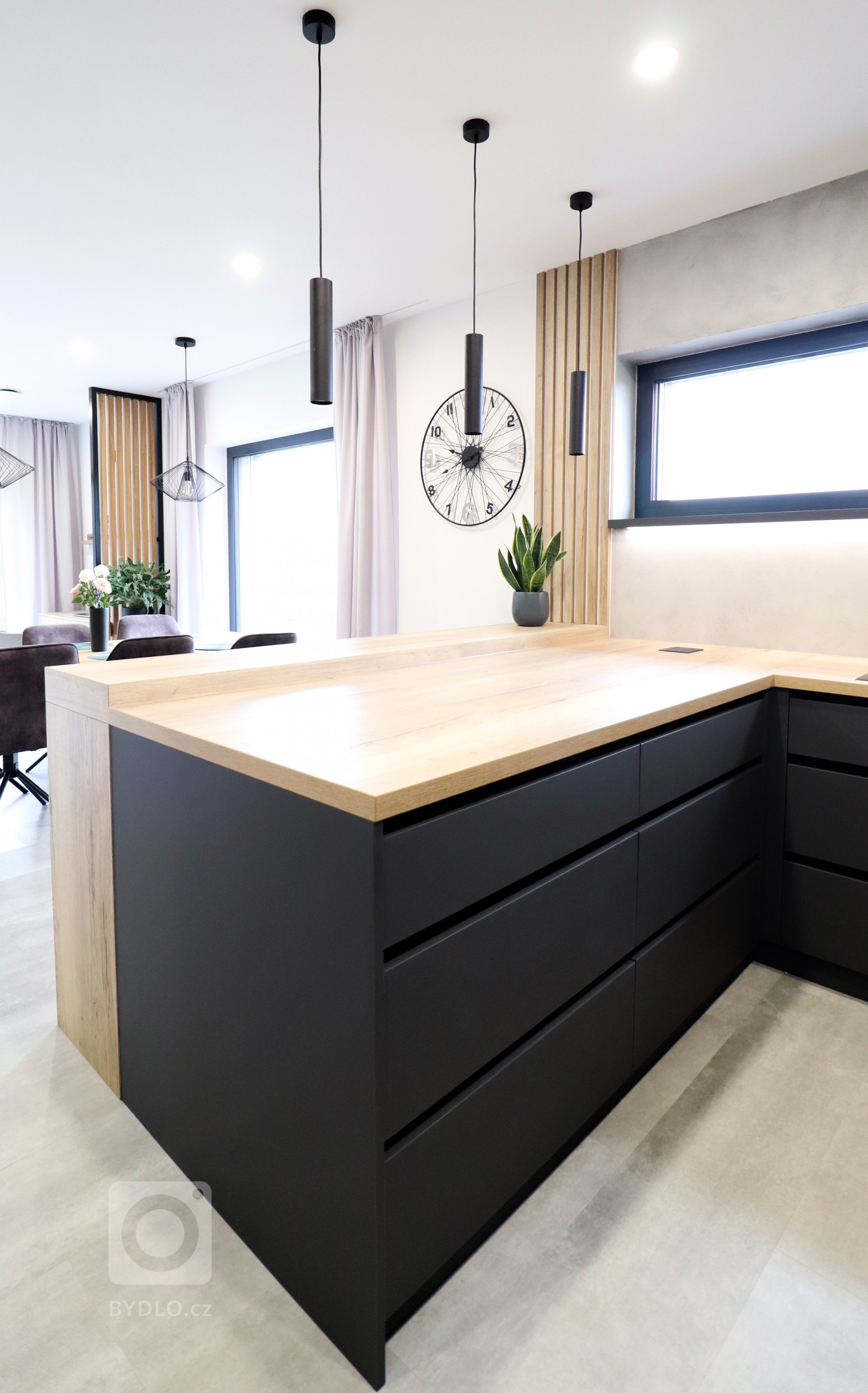 Tato realizace nás moooc bavila.

Barevný koncept byl ze strany zákazníků jasně daný a i když jsme se k&nbsp;focení dostali až po delší době od samotné…