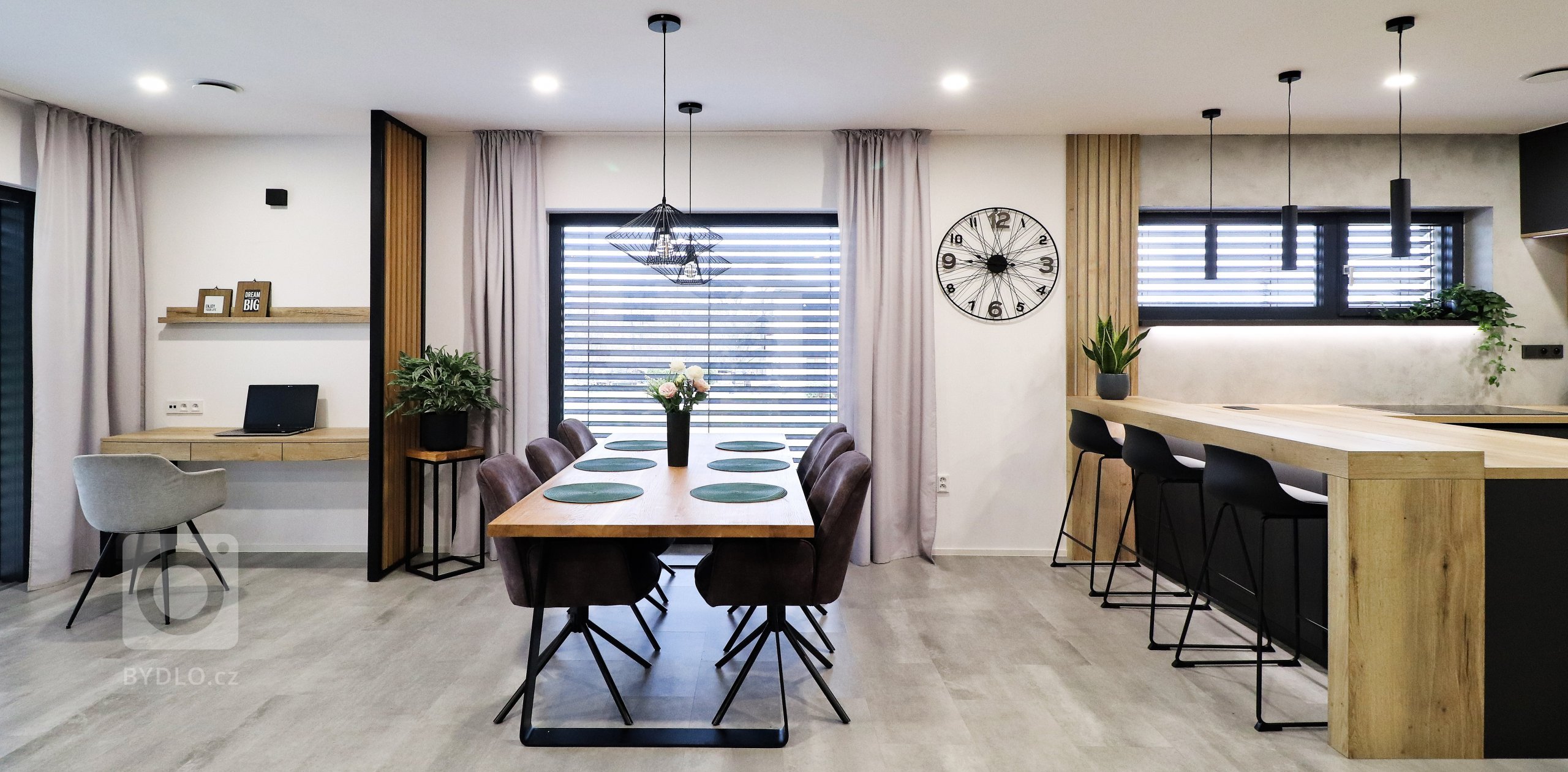 Tato realizace nás moooc bavila.

Barevný koncept byl ze strany zákazníků jasně daný a i když jsme se k&nbsp;focení dostali až po delší době od samotné…