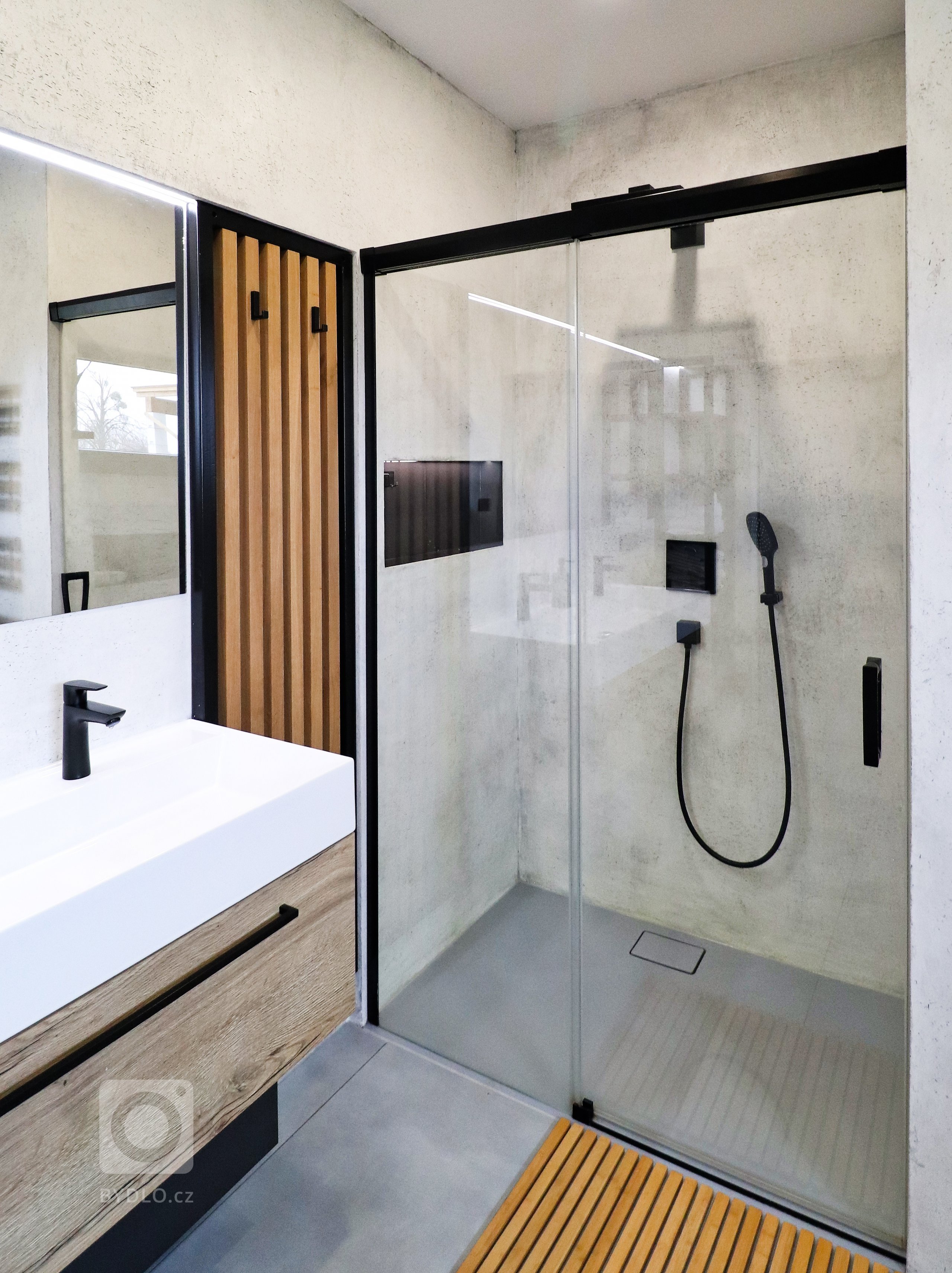 Tato realizace nás moooc bavila.

Barevný koncept byl ze strany zákazníků jasně daný a i když jsme se k&nbsp;focení dostali až po delší době od samotné…