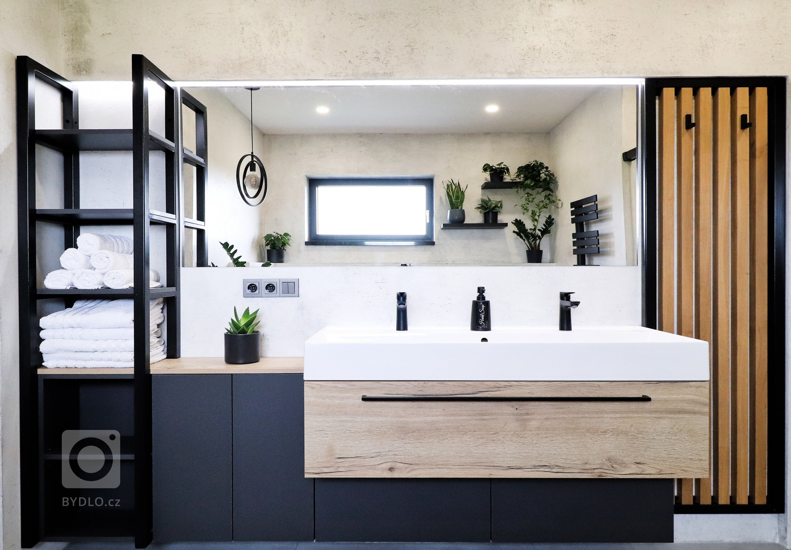 Tato realizace nás moooc bavila.

Barevný koncept byl ze strany zákazníků jasně daný a i když jsme se k&nbsp;focení dostali až po delší době od samotné…