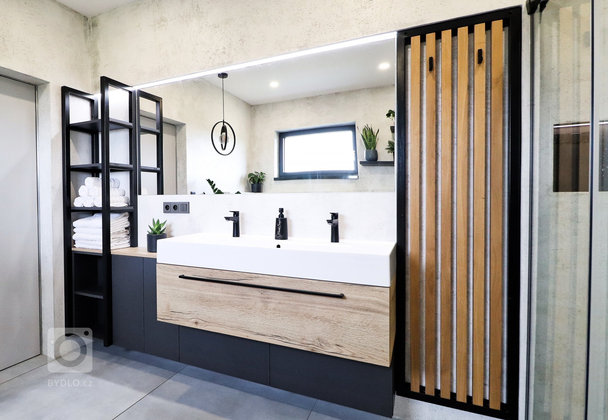 Tato realizace nás moooc bavila.

Barevný koncept byl ze strany zákazníků jasně daný a i když jsme se k&nbsp;focení dostali až po delší době od samotné…