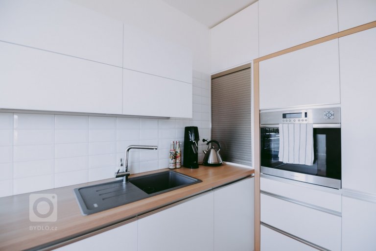 add picture to album