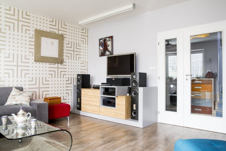 add picture to album