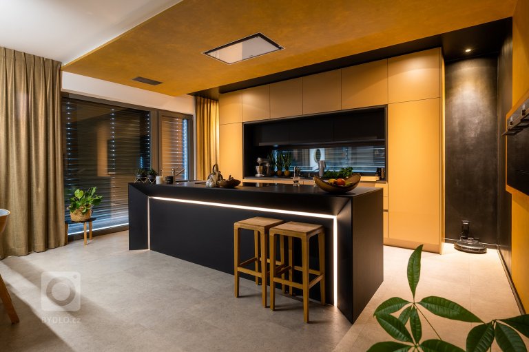 add picture to album