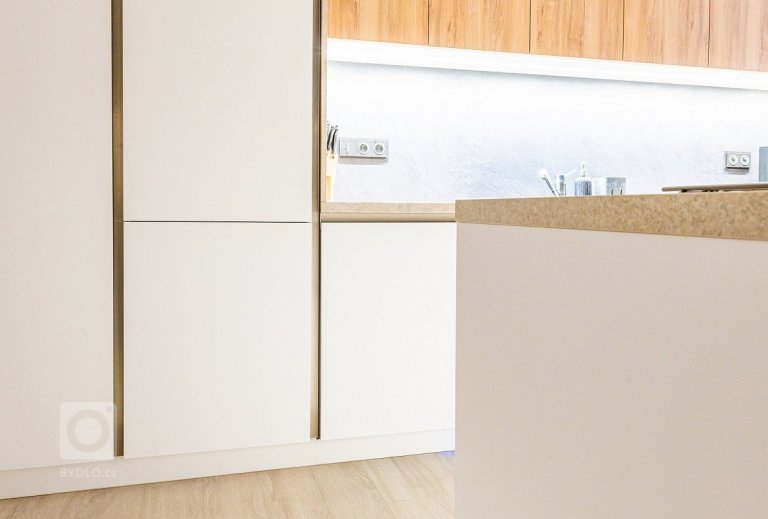 add picture to album