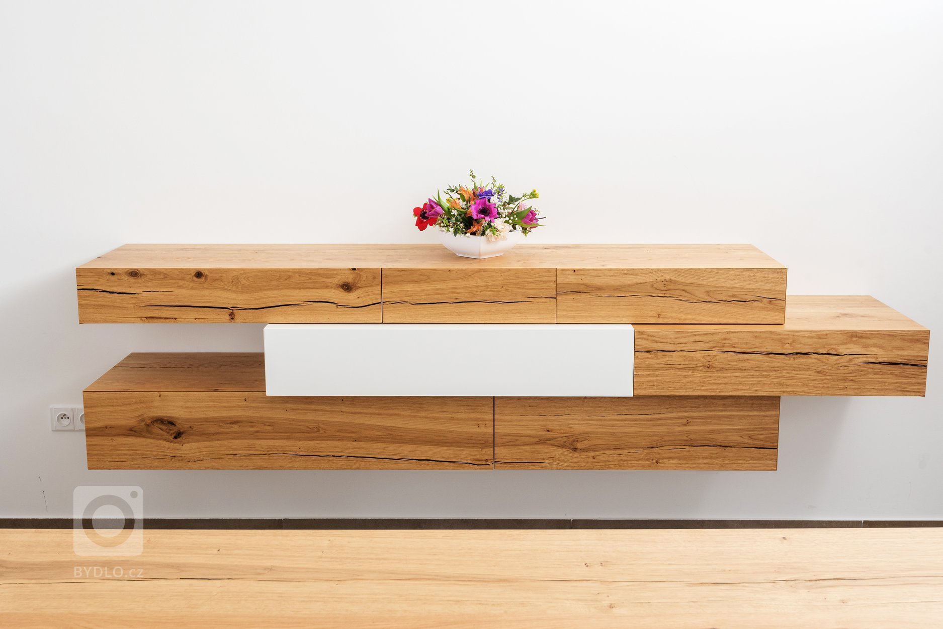 Po delší době vám přinášíme další realizaci. Nyní se jedná o kompletní originál&nbsp; "Luxusní interiér na míru".&nbsp;&nbsp;&nbsp;Dbali jsme přitom…