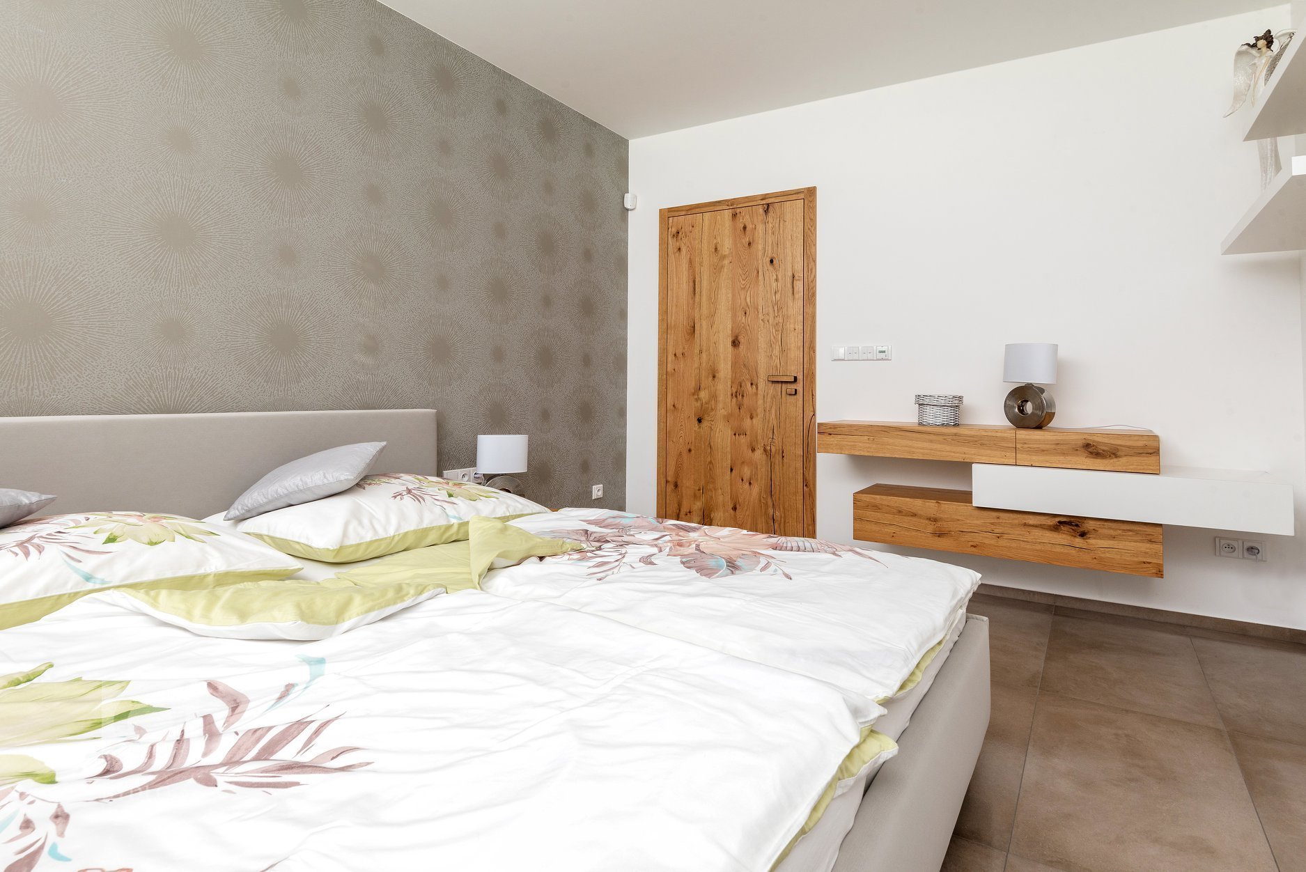 Po delší době vám přinášíme další realizaci. Nyní se jedná o kompletní originál&nbsp; &quot;Luxusní interiér na míru&quot;.&nbsp;&nbsp;&nbsp;Dbali jsme přitom…