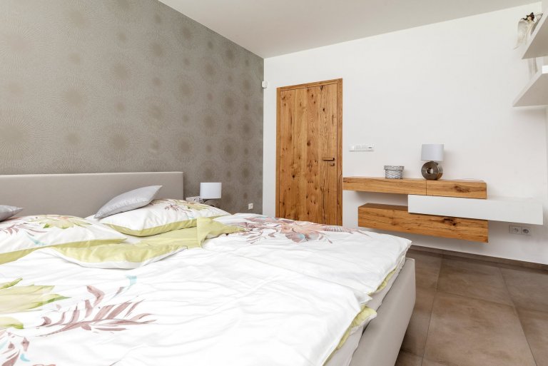 add picture to album