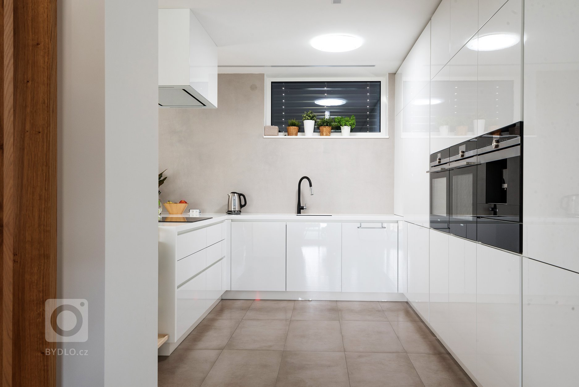 Po delší době vám přinášíme další realizaci. Nyní se jedná o kompletní originál&nbsp; &quot;Luxusní interiér na míru&quot;.&nbsp;&nbsp;&nbsp;Dbali jsme přitom…