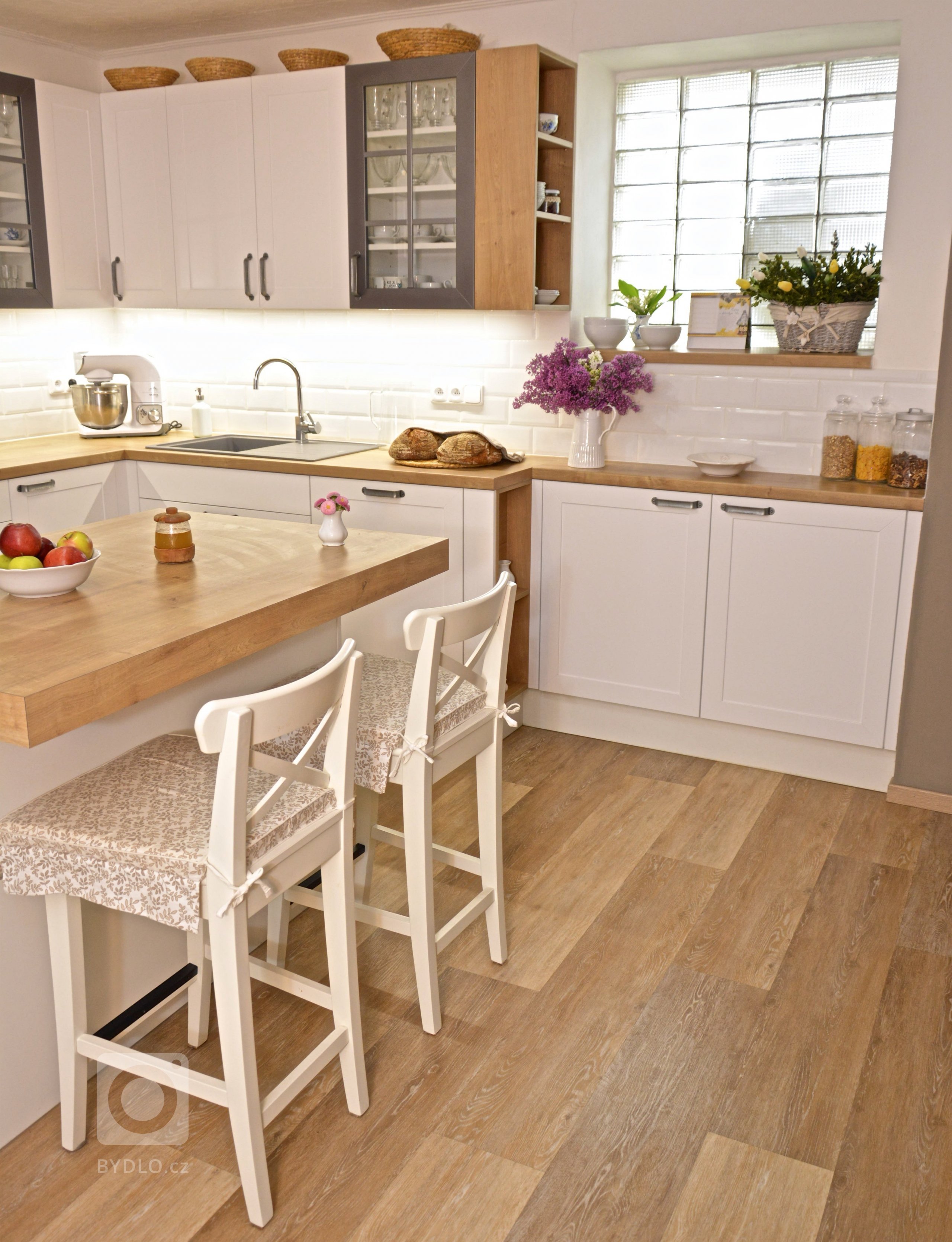 Rozhodli jsme se pro rekonstrukci kuchyně ve starším domě pro zákaznici, která den co den vaří a peče. Zákaznice potřebovala praktickou, prostornou a co…