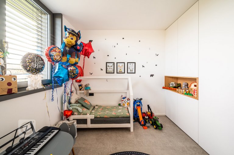 add picture to album