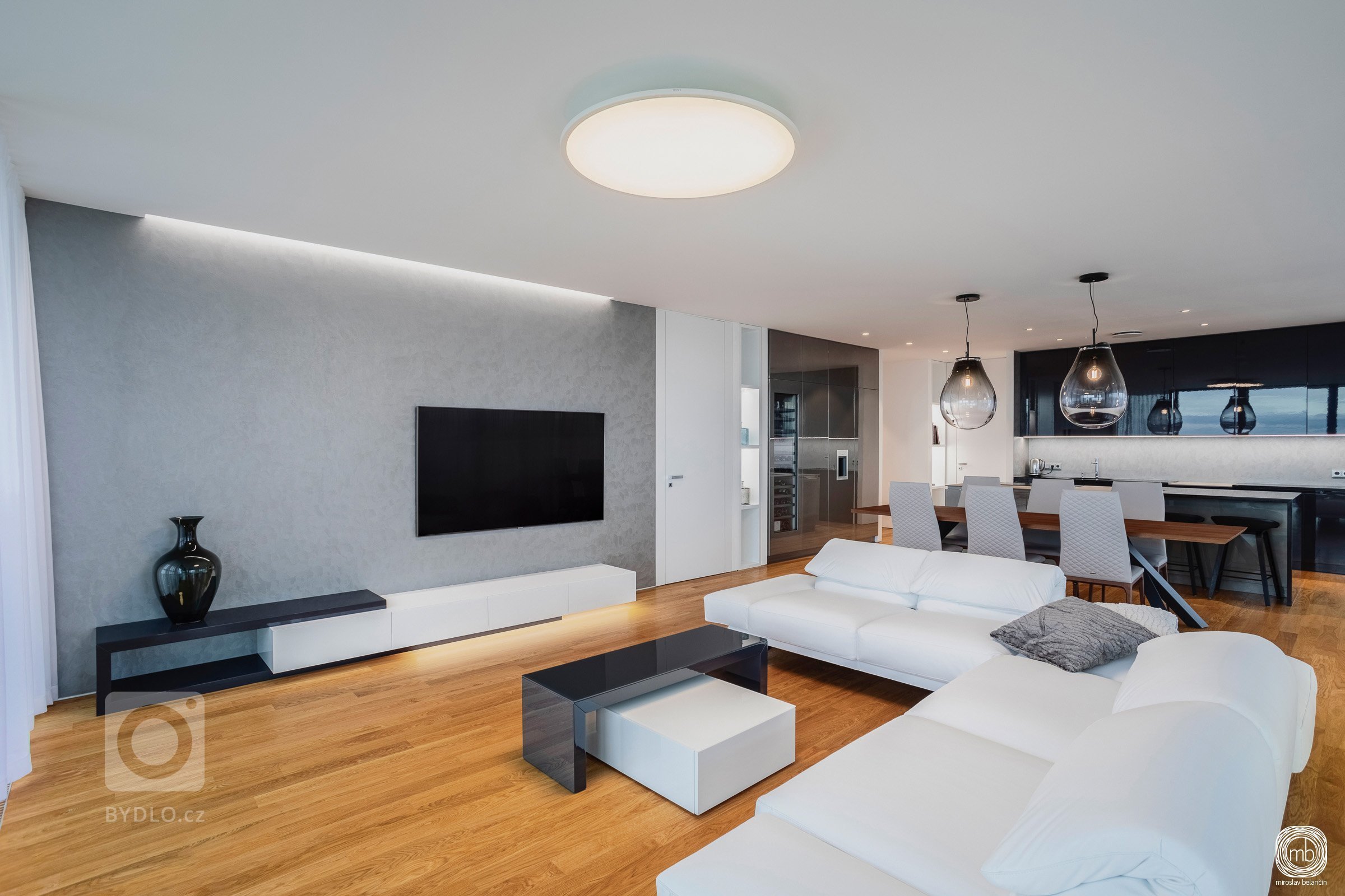 Bydlení v oblacích. Prioritu dostaly nadčasový design a kvalitní materiály. Naše návrhy vždy odráží individualitu klienta, kterou zohledňujeme od dispozičního…