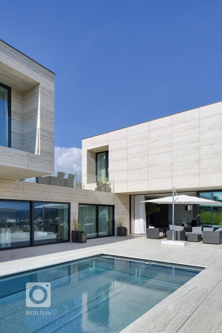 add picture to album