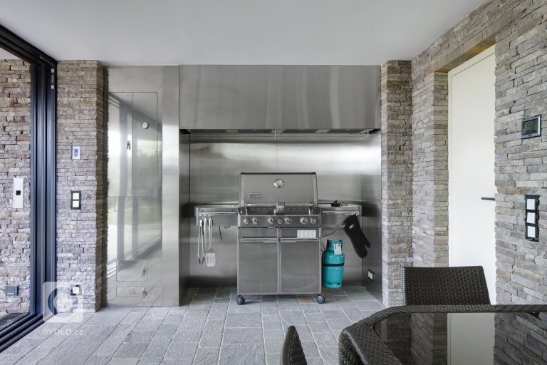 add picture to album