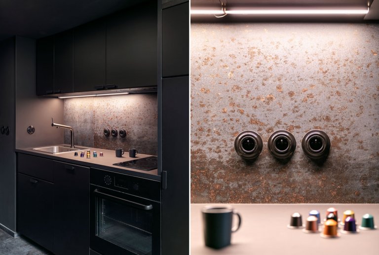 Do vinohradského dvacetimetráku se schoulil černý drak. Po jeho hřbetu je možné vyšplhat do spacího patra. Vnitro obludy skrývá malou koupelnu zářící skrze…