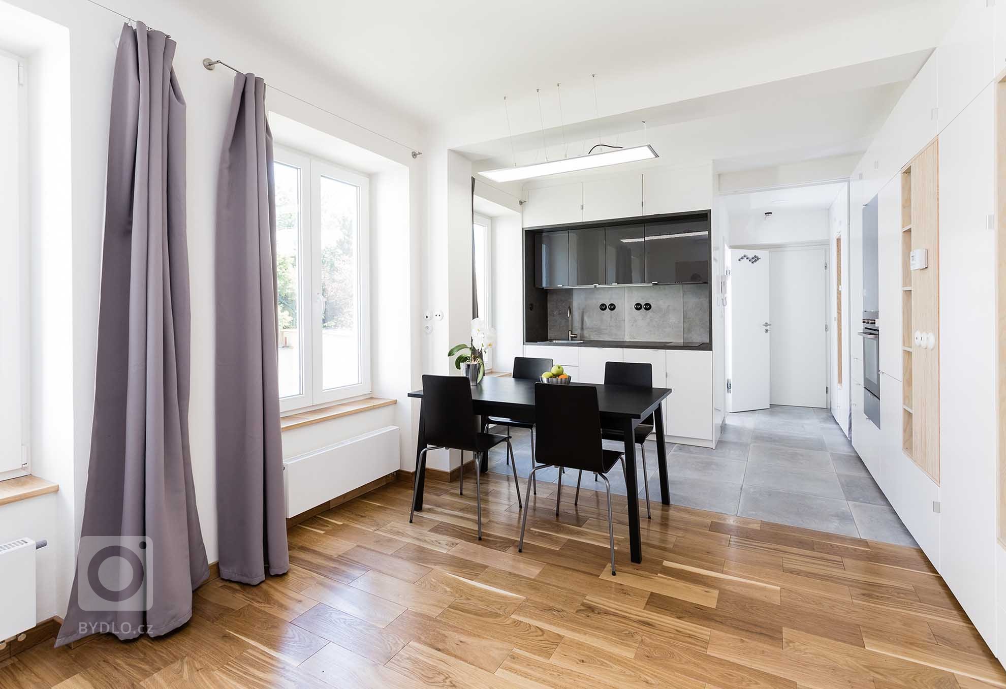 Kolik prostoru na bydlení potřebuje mladý člověk pro život ve městě? Život bez závazků, s&nbsp;velkým počtem koníčků a zájmů? Pravděpodobně málo. Možná ještě…