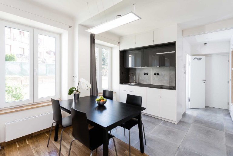 Kolik prostoru na bydlení potřebuje mladý člověk pro život ve městě? Život bez závazků, s&nbsp;velkým počtem koníčků a zájmů? Pravděpodobně málo. Možná ještě…