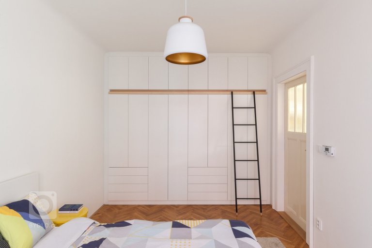 add picture to album