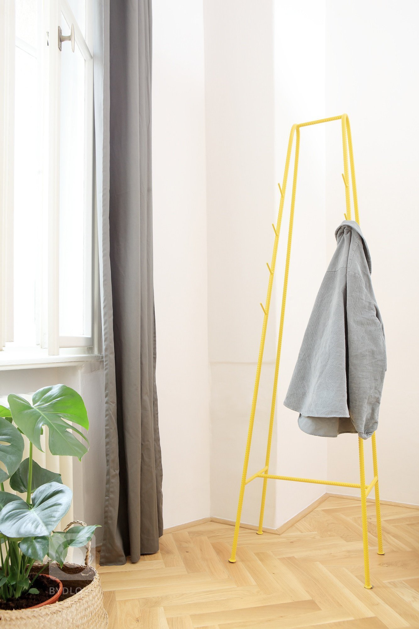 Původní dispozice bytu nevyhovovala současným požadavkům obývání městského bytu. Ložnici chcete mít s okny do klidného vnitrobloku a orientací na sever.…