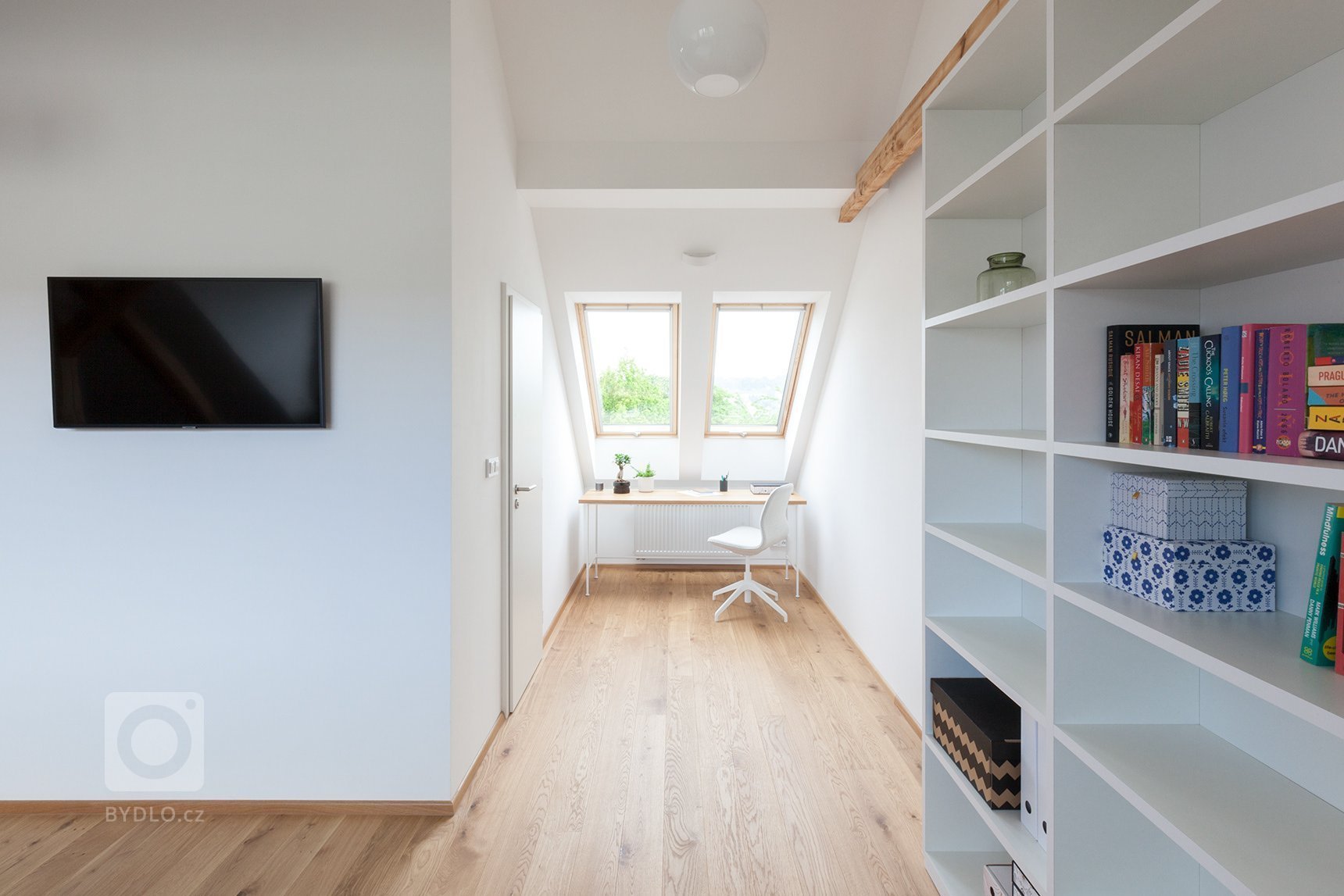 Dvojdomek svou velikostí připomínající domy anglické už majitelům (mimochodem polovičním angličanům) začínal být příliš malý, proto se rozhodli využít dosud…