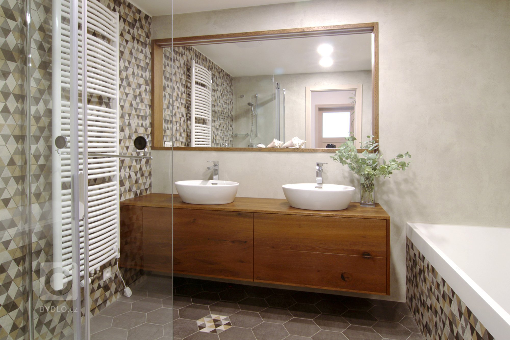 Projekt kuchyně, koupelny a WC v novostavbě u obory Hvězda. S klienty jsme spolupracovali už při výběru bytu ke koupi a stavebních změnách před jeho dokončením…