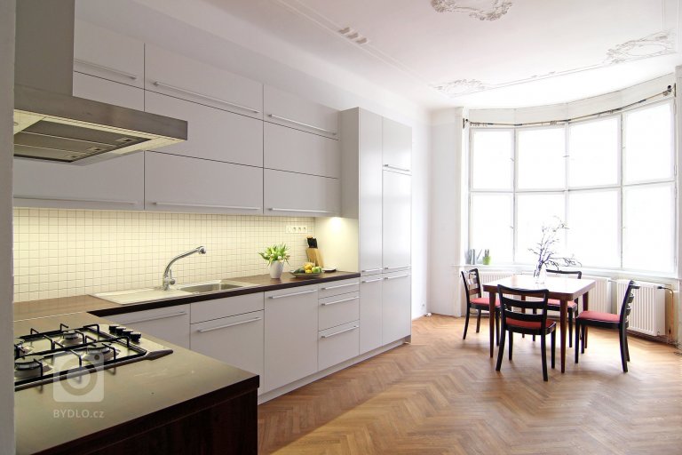 add picture to album