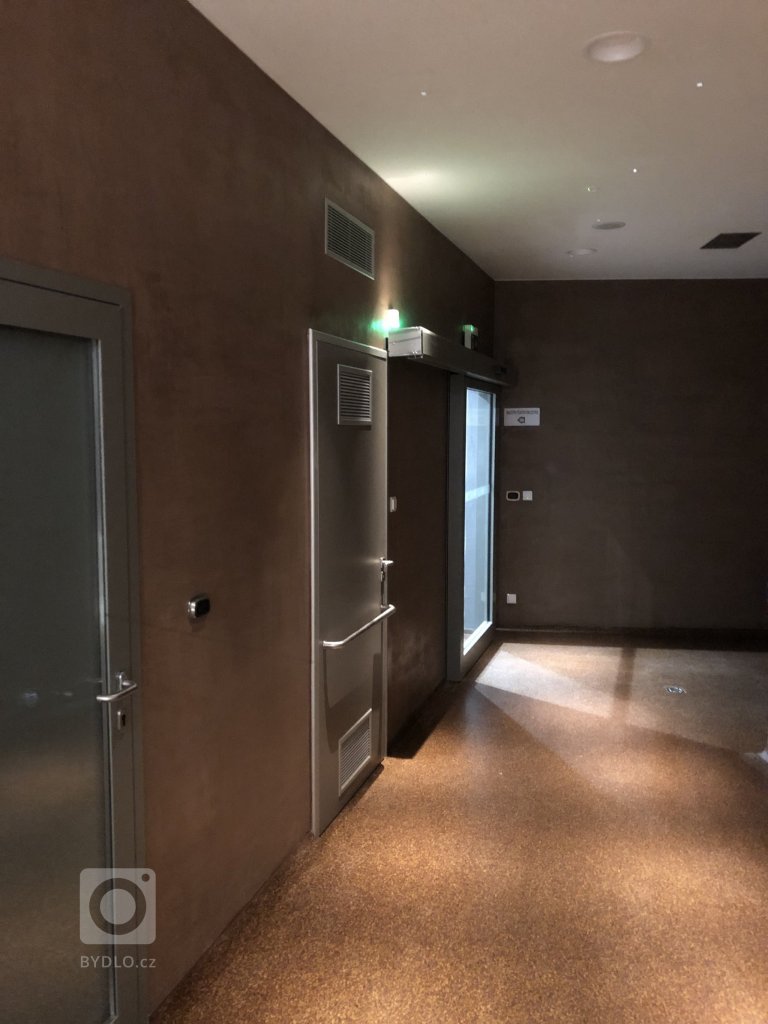 add picture to album