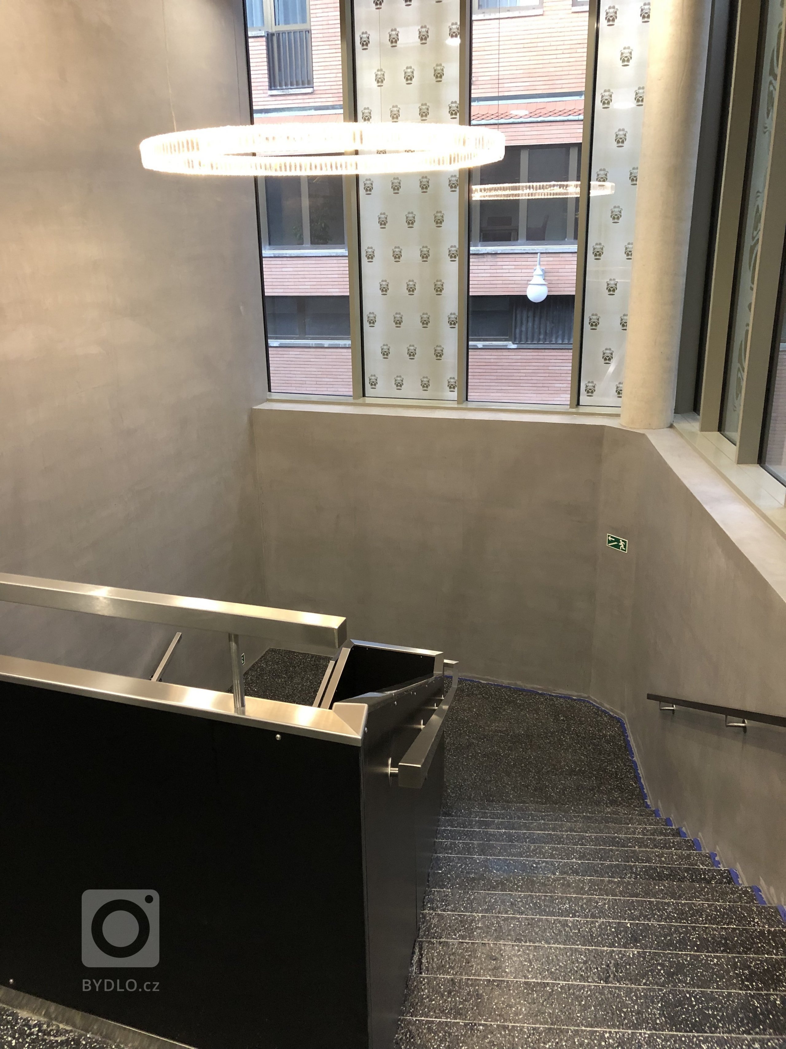 Schodiště do 2.np k bazénům